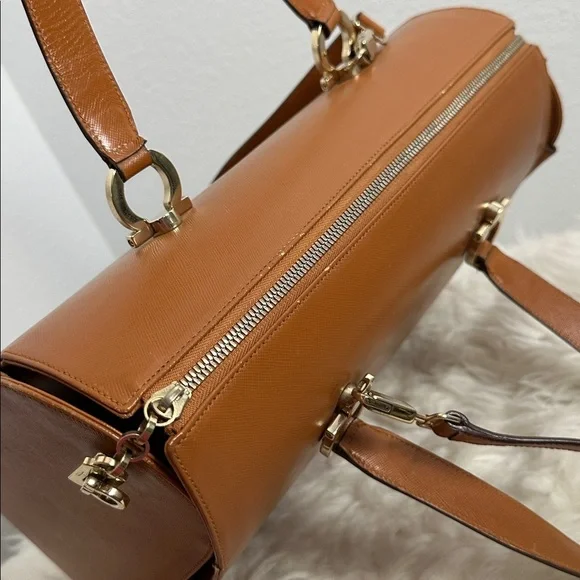 💯 Authentic Salvatore Ferragamo Boston Bag Leather🍀 - Picture 12 of 17